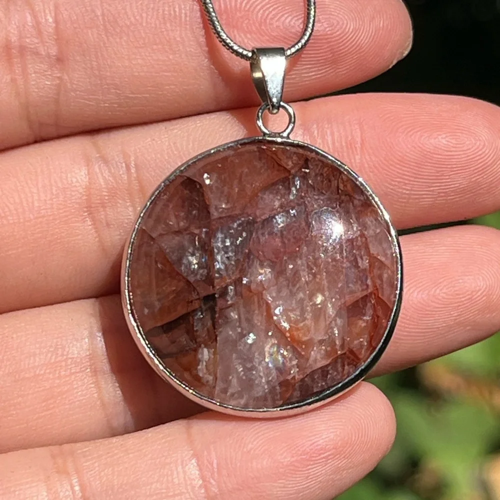 Silver‎ plated round fire Quartz pendant